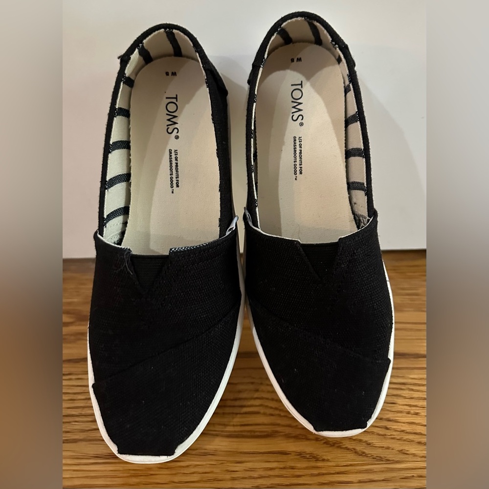 TOMS Women's Heritage Black Canvas Cupsole Loafer, Size 5